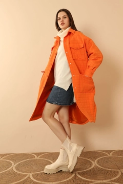 Een kledingmodel uit de groothandel draagt KAM10496 - Shirt - Orange, Turkse groothandel Shirt van Kaktus Moda