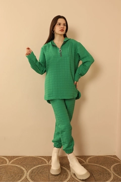 A wholesale clothing model wears KAM10499 - Suit - Green, Turkish wholesale Tracksuit of Kaktus Moda
