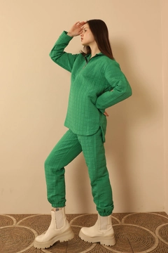 A wholesale clothing model wears KAM10499 - Suit - Green, Turkish wholesale Tracksuit of Kaktus Moda
