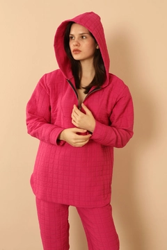 A wholesale clothing model wears KAM10500 - Suit - Fuchsia, Turkish wholesale Tracksuit of Kaktus Moda