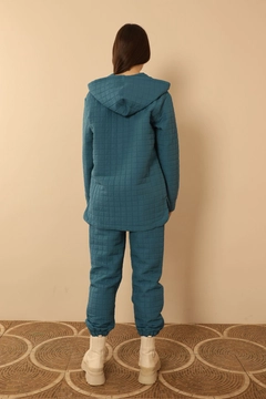 Ein Bekleidungsmodell aus dem Großhandel trägt KAM10501 - Suit - Indigo, türkischer Großhandel Trainingsanzug von Kaktus Moda
