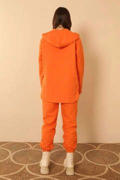 A wholesale clothing model wears KAM10502 - Suit - Orange, Turkish wholesale Tracksuit of Kaktus Moda