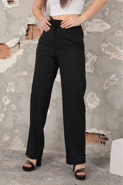 A wholesale clothing model wears KAM10670 - Pants - Black, Turkish wholesale Pants of Kaktus Moda