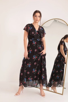 Ein Bekleidungsmodell aus dem Großhandel trägt KAM10628 - Dress - Black, türkischer Großhandel Kleid von Kaktus Moda