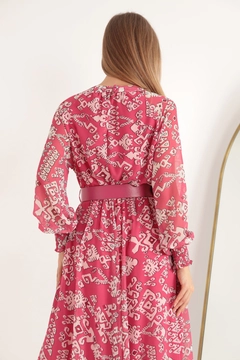 Ένα μοντέλο χονδρικής πώλησης ρούχων φοράει KAM10756 - Dress - Fuchsia, τούρκικο Φόρεμα χονδρικής πώλησης από Kaktus Moda