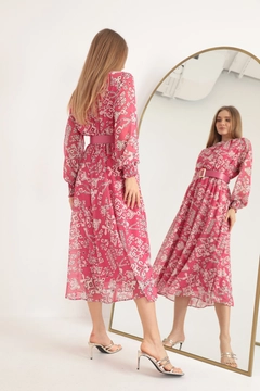 Una modella di abbigliamento all'ingrosso indossa KAM10756 - Dress - Fuchsia, vendita all'ingrosso turca di Vestito di Kaktus Moda