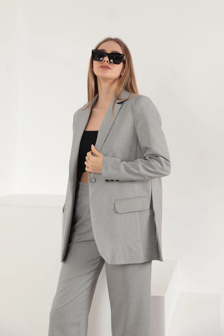 Una modella di abbigliamento all'ingrosso indossa KAM10700 - Jacket - Gray, vendita all'ingrosso turca di Giacca di Kaktus Moda