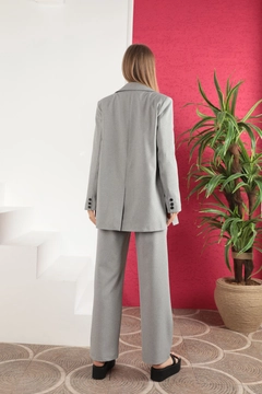 Ein Bekleidungsmodell aus dem Großhandel trägt KAM10700 - Jacket - Gray, türkischer Großhandel Jacke von Kaktus Moda