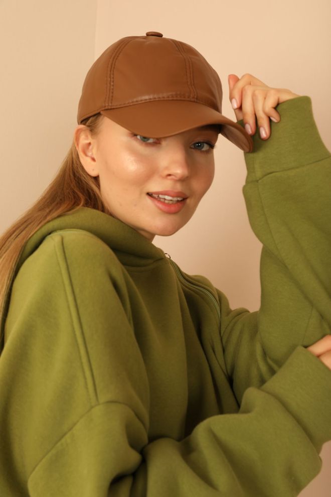 Ilia Cap Van Kunstleer Bruin Groothandel Kleding 0