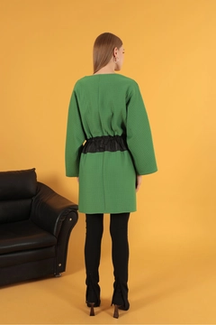 A wholesale clothing model wears kam11706-oversize-women's-sweat-with-honeycomb-fabric-garnish-green, Turkish wholesale Sweatshirt of Kaktus Moda