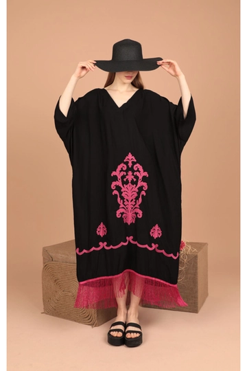 A wholesale clothing model wears  Viscose Fabric Embroidered Tassel Detail Women's Dress - Black & Fuchsia
, Turkish wholesale Dress of Kaktus Moda