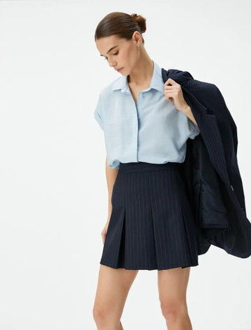 A wholesale clothing model wears  Viscose Classic Collar Textured Short Sleeve Shirt - Blue
, Turkish wholesale Shirt of Koton