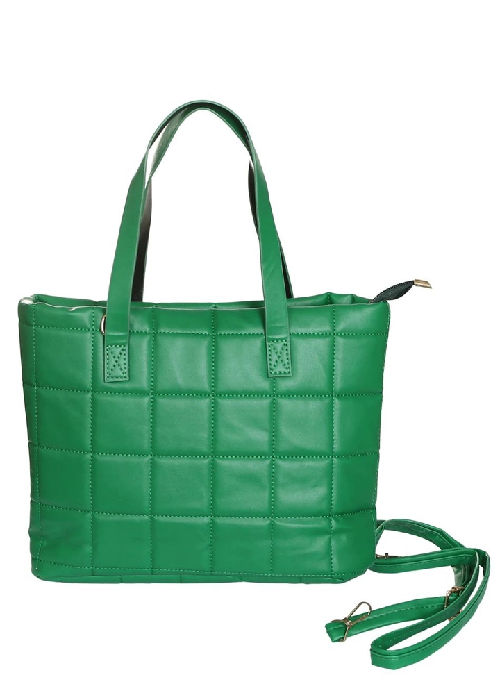Ein Bekleidungsmodell aus dem Großhandel trägt KUX10017 - Kuxo Quilted Medium Size Shoulder And Hand Bag, türkischer Großhandel Tasche von Kuxo