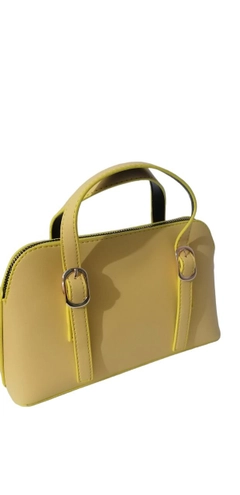 Ein Bekleidungsmodell aus dem Großhandel trägt KUX10039 - Kuxo Leather Look Cross Shoulder Bag, türkischer Großhandel Tasche von Kuxo