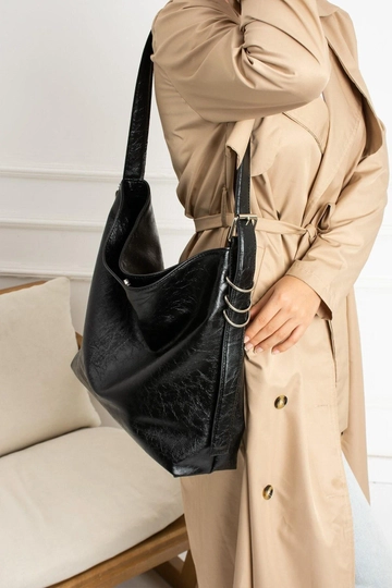 A wholesale clothing model wears  Kuxo Women's Shoulder Bag With Equivalent Ring Accessory
, Turkish wholesale Bag of Kuxo