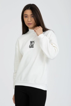Модель оптовой продажи одежды носит 37298 - 90's Girl Design Sweatshirt, турецкий оптовый товар Фуфайка от Kuxo.