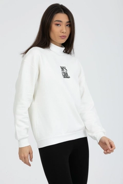 Veleprodajni model oblačil nosi 37298 - 90's Girl Design Sweatshirt, turška veleprodaja Pulover od Kuxo