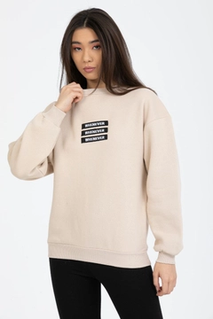 A wholesale clothing model wears 37299 - Whenever Design Sweatshirt, Turkish wholesale Sweatshirt of Kuxo