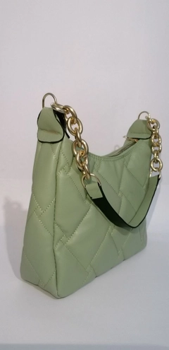 Bir model, Kuxo toptan giyim markasının 40120 - 55 Shoulder Bag toptan Çanta ürününü sergiliyor.