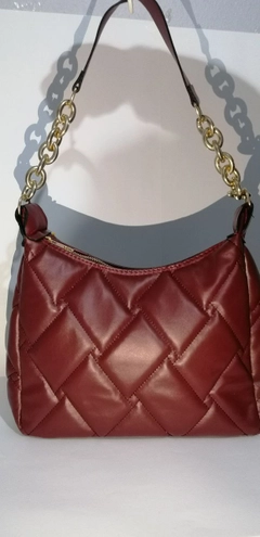 Bir model, Kuxo toptan giyim markasının 40122 - 55 Shoulder Bag toptan Çanta ürününü sergiliyor.