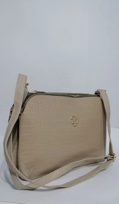 A wholesale clothing model wears 40125 - Crocodile 3-Pocket Shoulder Bag, Turkish wholesale Bag of Kuxo
