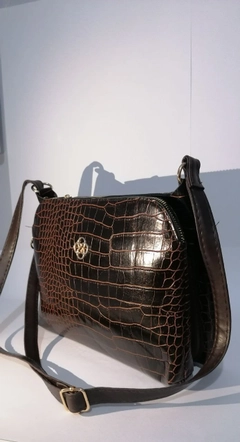 A wholesale clothing model wears 40126 - 65 Crocodile 3-Pocket Shoulder Bag, Turkish wholesale Bag of Kuxo