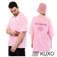 Ένα μοντέλο χονδρικής πώλησης ρούχων φοράει 44217 - KUXO Unisex Crew Neck Owersize Tshirt, τούρκικο T-shirt χονδρικής πώλησης από Kuxo