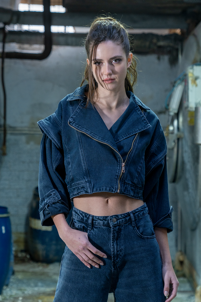 LACARINO سترة سوداء زرقاء مع تفاصيل الأكمام وخصر مطاطي ملابس بالجملة قطن