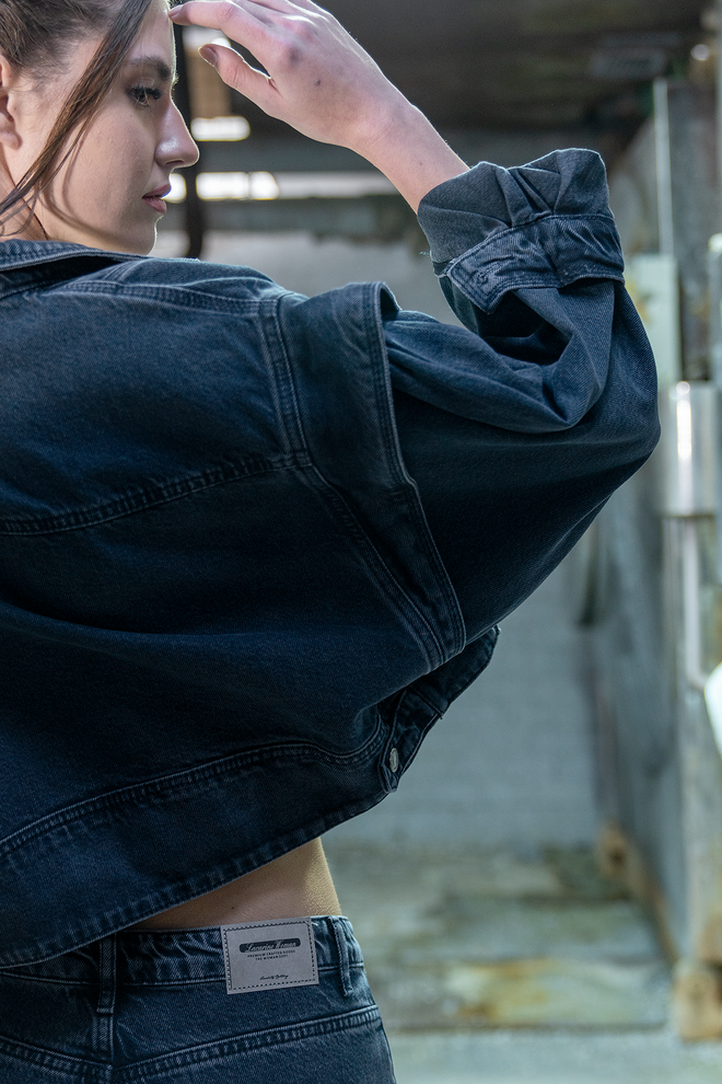 LACARINO سترة سوداء زرقاء مع تفاصيل الأكمام وخصر مطاطي ملابس بالجملة ربيع