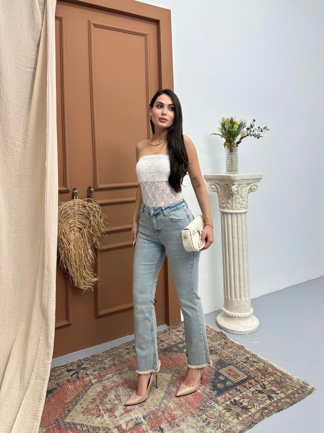 LACARINO Jeans De Cintura Alta Com Borla De Cintura Alta Com Detalhes Em Azul Claro Roupas por atacado Cocktail