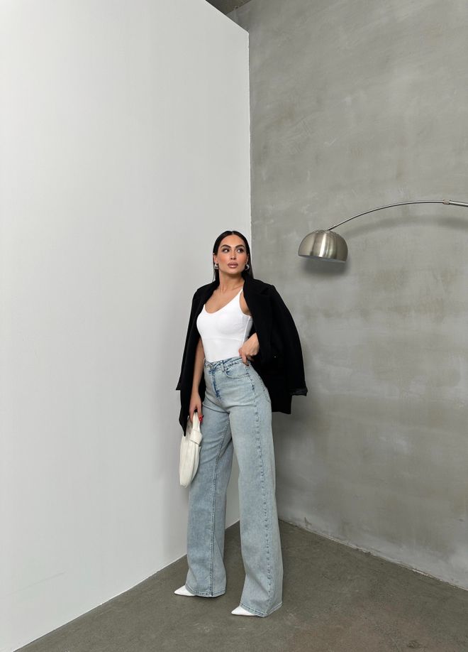 LACARINO Ženske Hlačne Kavbojke Z Visokim Pasom Svetlo Modre Barve Oblačila na debelo Formalno