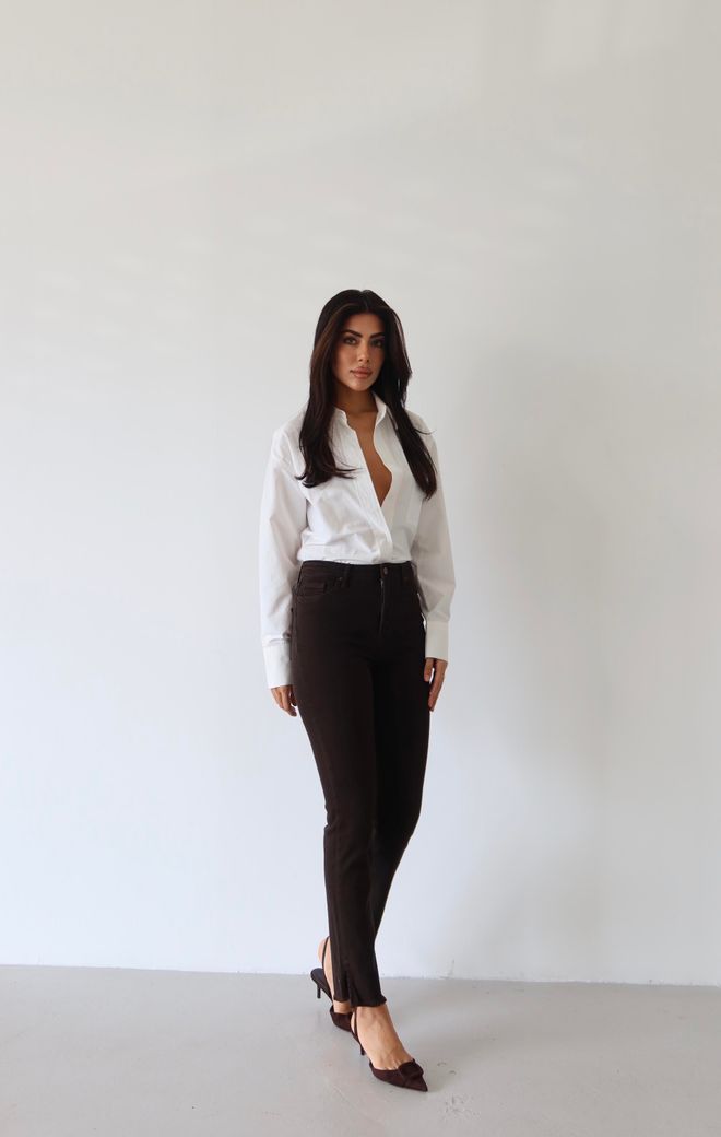 LACARINO Smeđe Traperice Mom Visoki Struk Ravna Nogavica Veleprodaja odjeće Proljeće