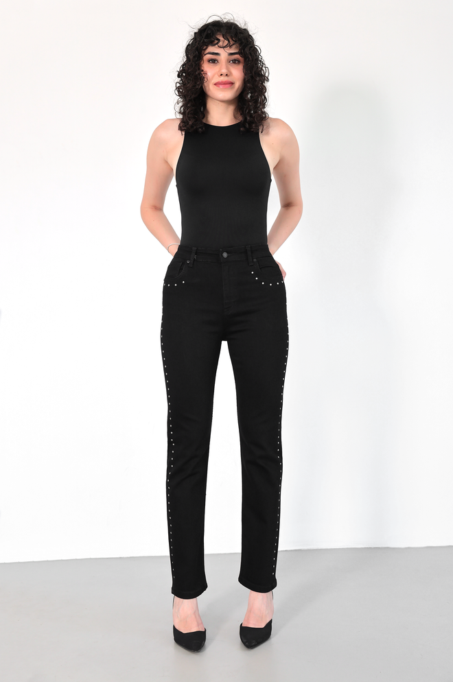 LACARINO Czarne Jeansy Mom Wysoki Stan Prosta Nogawka Na Guziki Hurtowa sprzedaż odzieży Wiosna