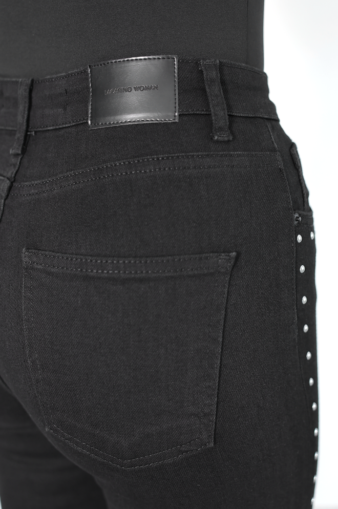 LACARINO Czarne Jeansy Mom Wysoki Stan Prosta Nogawka Na Guziki Hurtowa sprzedaż odzieży Urodziny