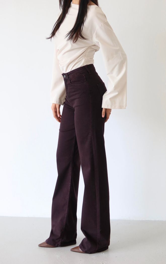 LACARINO Braune Jeans Mit Hoher Taille Weitem Bein Mom Schnitt Großhandelskleidung Lässig