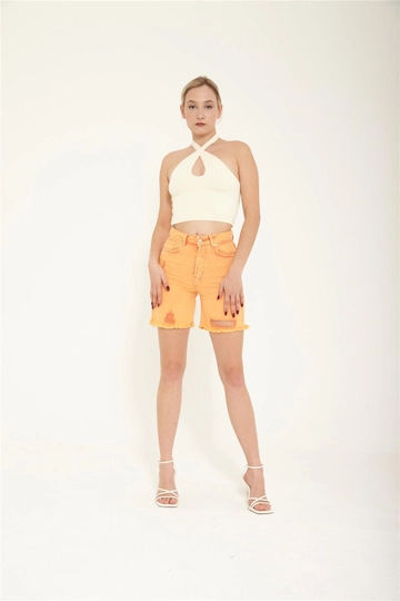 Ein Bekleidungsmodell aus dem Großhandel trägt  Shorts – Orange
, türkischer Großhandel Kurze Hose von Lefon