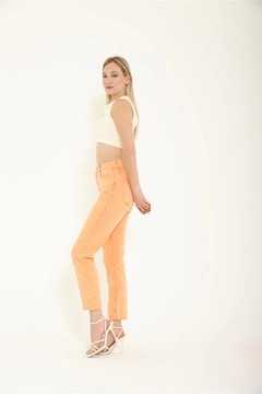 A wholesale clothing model wears lfn11429-jeans-orange, Turkish wholesale Jeans of Lefon