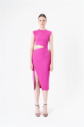 Ein Bekleidungsmodell aus dem Großhandel trägt  Kleid - Fuchsia
, türkischer Großhandel Kleid von Lefon