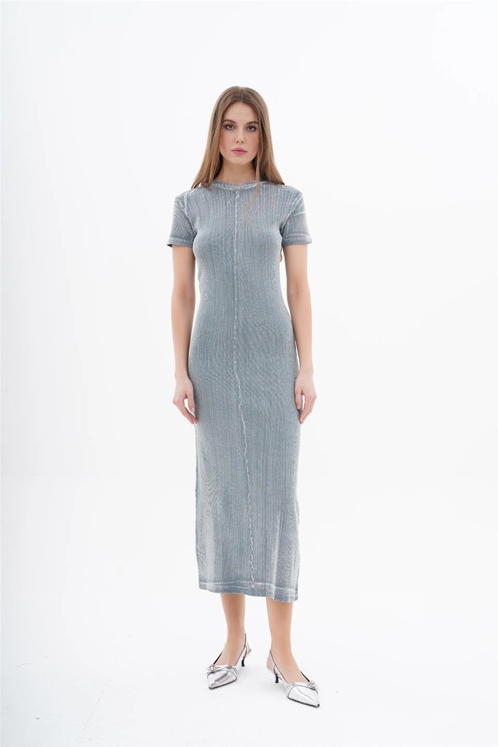 A wholesale clothing model wears lfn11479-short-sleeve-long-dress-silver, Turkish wholesale Dress of Lefon