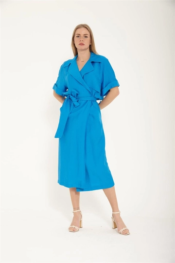 Ein Bekleidungsmodell aus dem Großhandel trägt  Trenchcoat Mit Eingekerbtem Kragen – Blau
, türkischer Großhandel Trenchcoat von Lefon