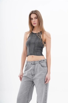 A wholesale clothing model wears lfn11506-vintage-look-washed-crop-top-gray, Turkish wholesale Crop Top of Lefon