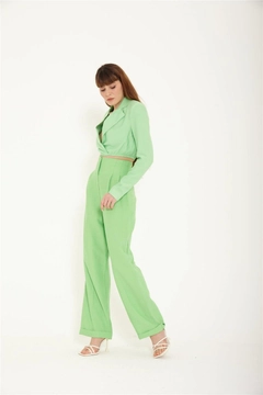 Модел на дрехи на едро носи lfn11519-bio-cut-trousers-light-green, турски едро Панталони на Lefon