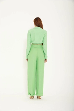 Модел на дрехи на едро носи lfn11519-bio-cut-trousers-light-green, турски едро Панталони на Lefon