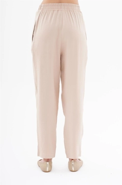 A wholesale clothing model wears lfn11525-carrot-trousers-with-elastic-side-waist-detail-beige, Turkish wholesale Pants of Lefon