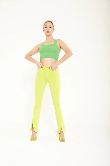 A wholesale clothing model wears  Slit Detailed Jeans - Green
, Turkish wholesale Jeans of Lefon