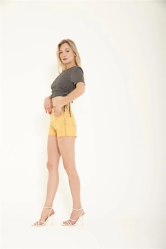 A wholesale clothing model wears lfn11533-short-denim-shorts-mustard, Turkish wholesale Denim Shorts of Lefon