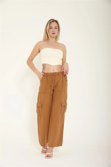 Ένα μοντέλο χονδρικής πώλησης ρούχων φοράει  Τζέσα Παντολόν
, τούρκικο Παντελόνι χονδρικής πώλησης από Lefon