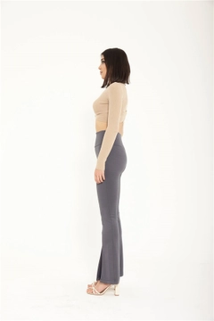 A wholesale clothing model wears lfn11212-front-slit-leggings-gray, Turkish wholesale Leggings of Lefon