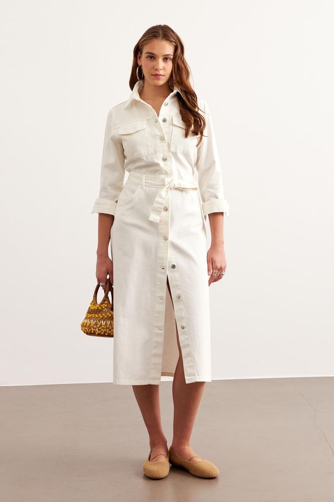 Levure Gabardine Jurk Met Ceintuur En Taille Ecru Groothandel Kleding Casual