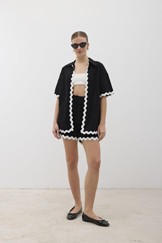 Levure Camicia Nera Con Dettagli In Pizzo Waterstone Abbigliamento all'ingrosso Casuale